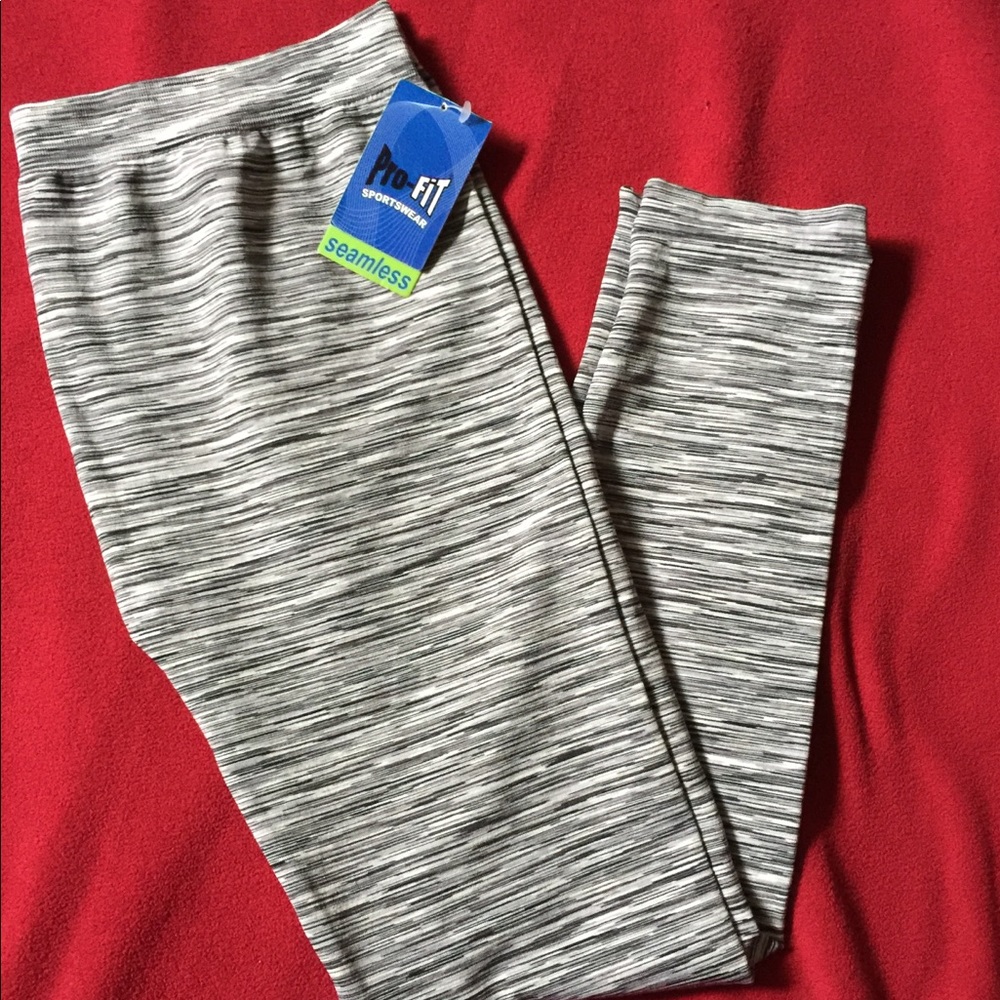 Pro fit leggings 🌸NWT🌸